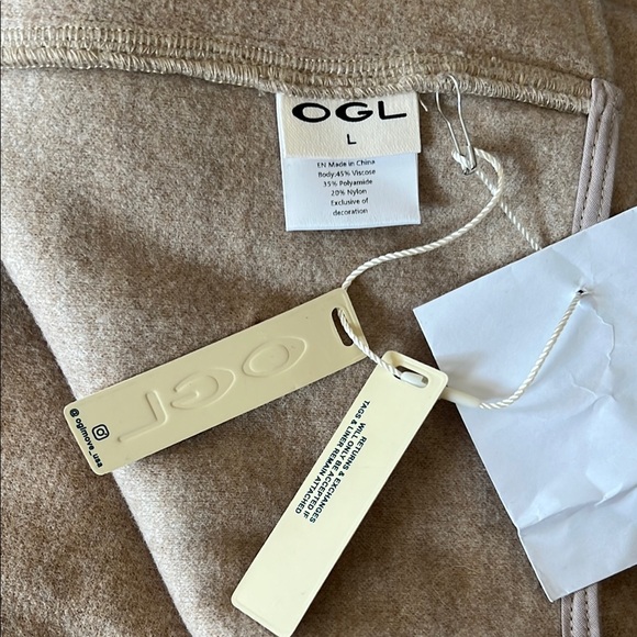 NWT OGL CashSoft Point Collar Short Jacket 
Size:Large COLOR: Heathered Oatmeal - Picture 3 of 4